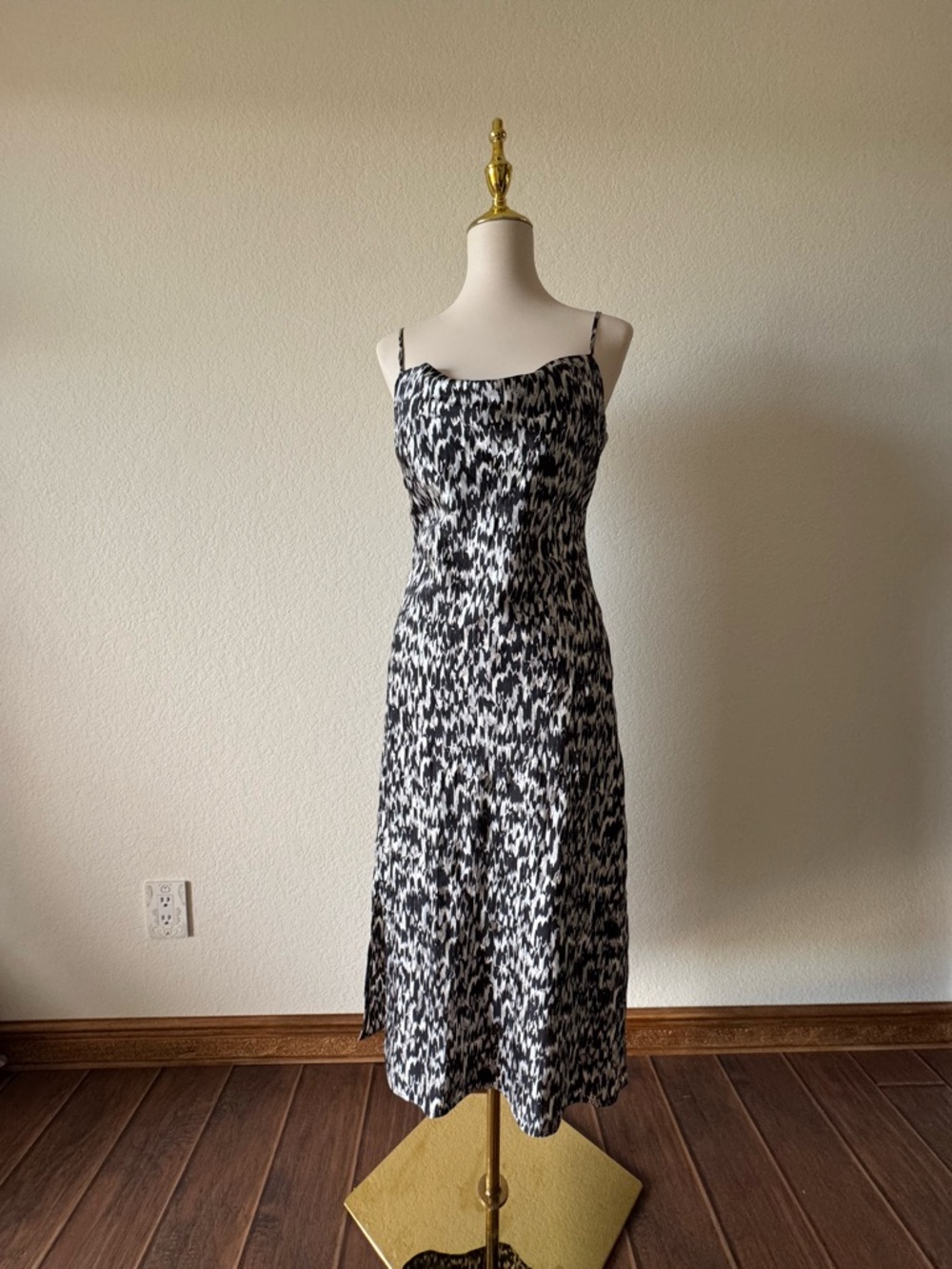Vintage Express Black and White Printed Midi Slip Dress